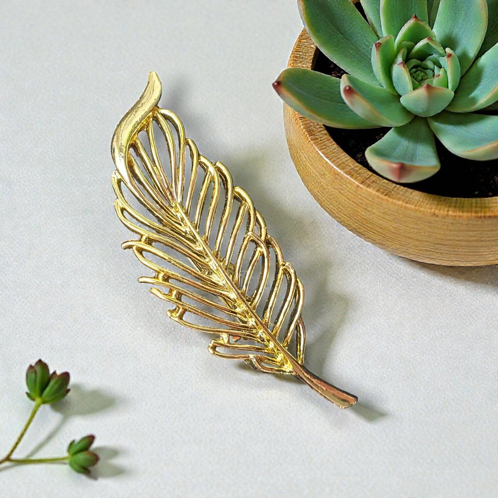 Gerrys Gold Tone Feather Brooch Pin Vintage Elegant Nature Inspired Jewelry
